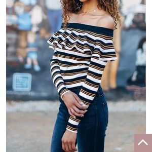 Vestique no chill off the shoulder ruffle sweater
